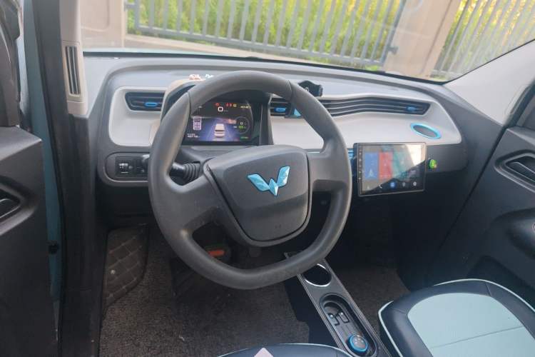 Used Wuling Hongguang MINIEV 2020 Enjoyment Model Lithium Iron Phosphate Steering Wheel