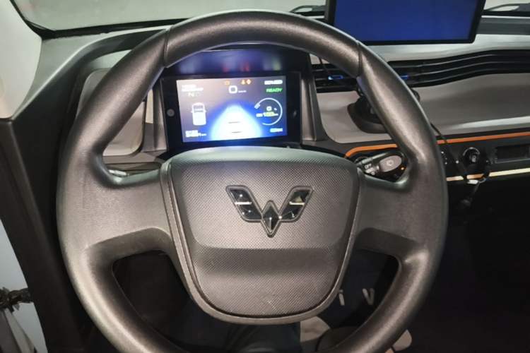 Used Wuling Hongguang MINIEV 2020 Enjoyment Model Lithium Iron Phosphate Steering Wheel