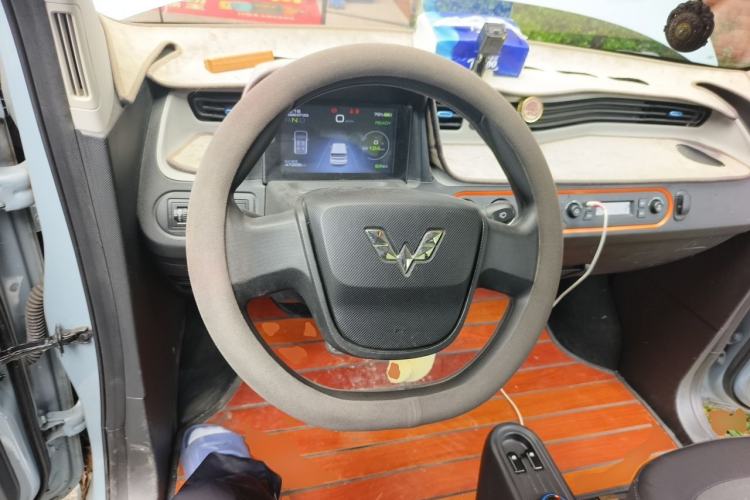 Used Wuling Hongguang MINIEV 2020 Enjoyment Model Lithium Iron Phosphate Steering Wheel