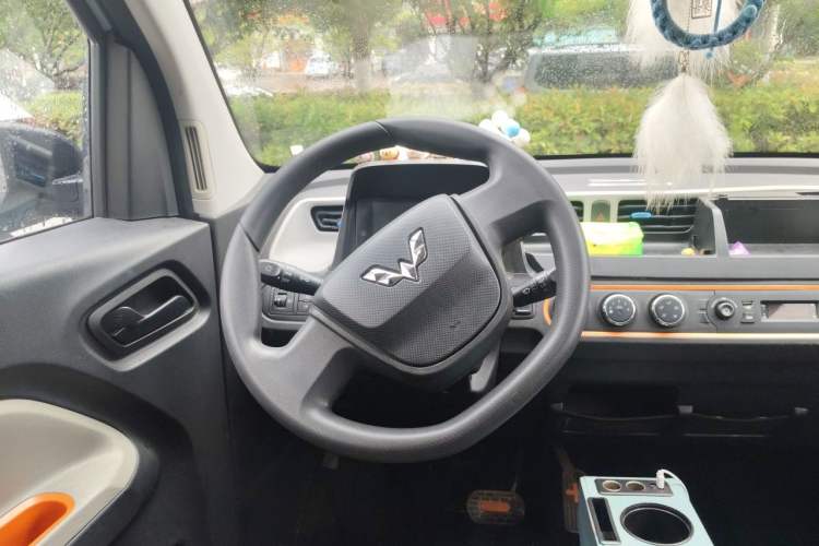 Used Wuling Hongguang MINIEV 2020 Zizai Version Lithium-NMC Steering Wheel