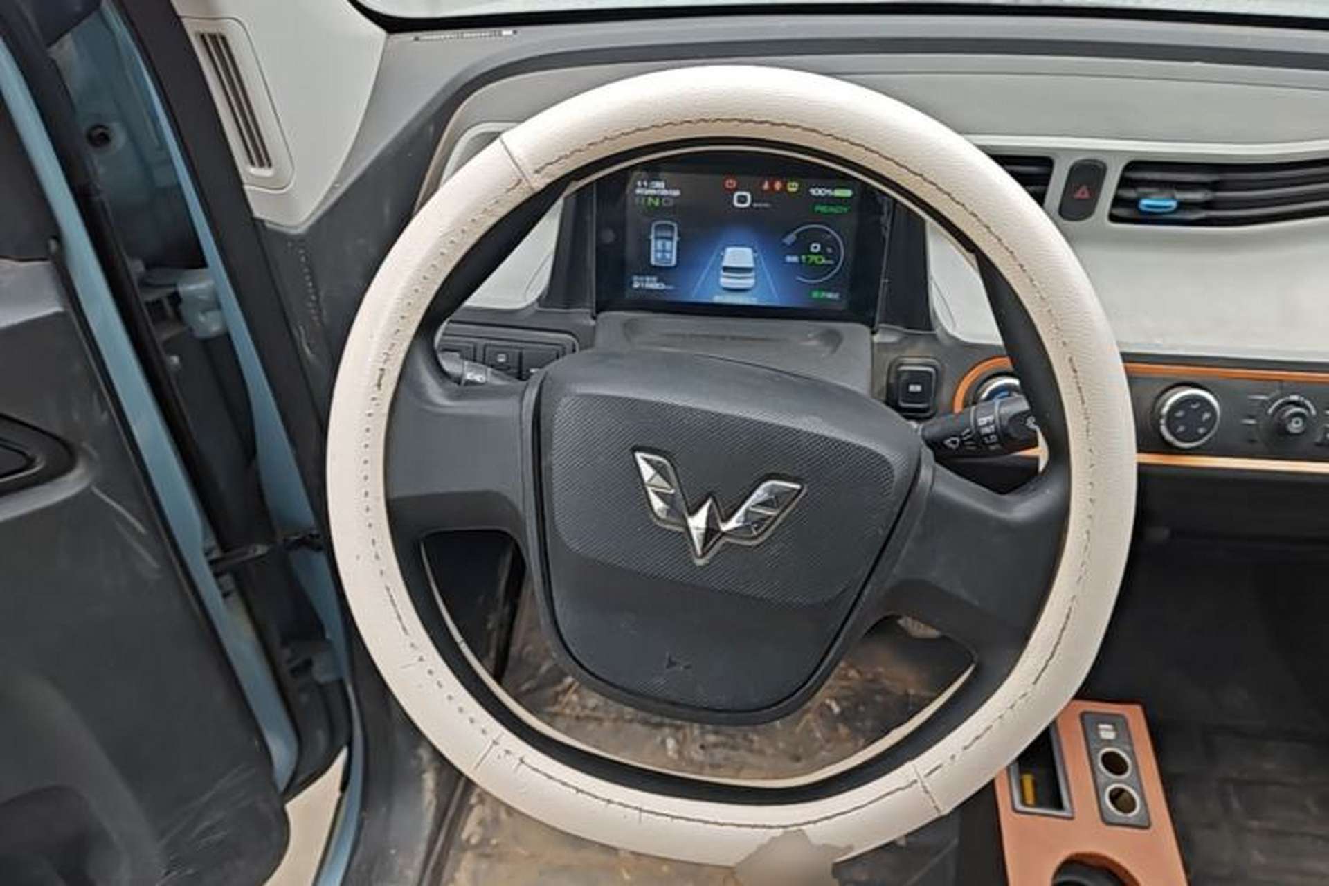 Used Wuling Hongguang MINIEV 2020 Enjoyment Model Lithium Iron Phosphate Steering Wheel