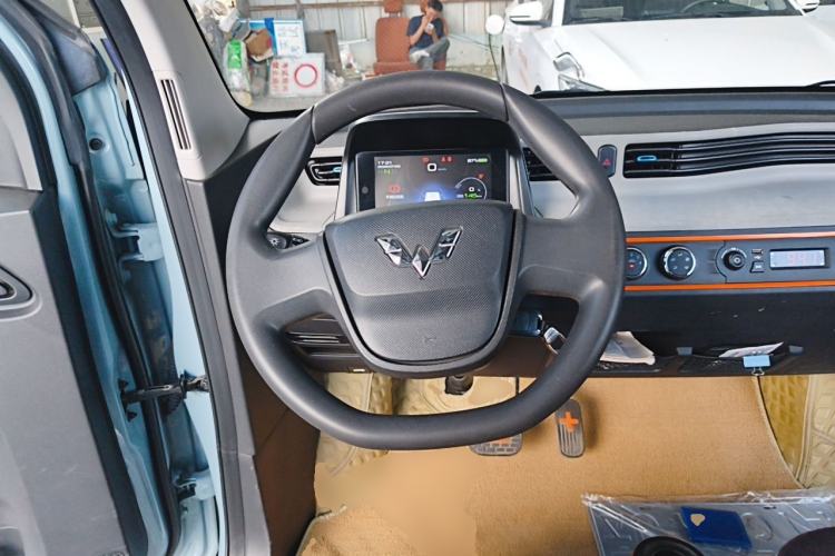 Used Wuling Hongguang MINIEV 2020 Enjoyment Model Lithium Iron Phosphate Steering Wheel