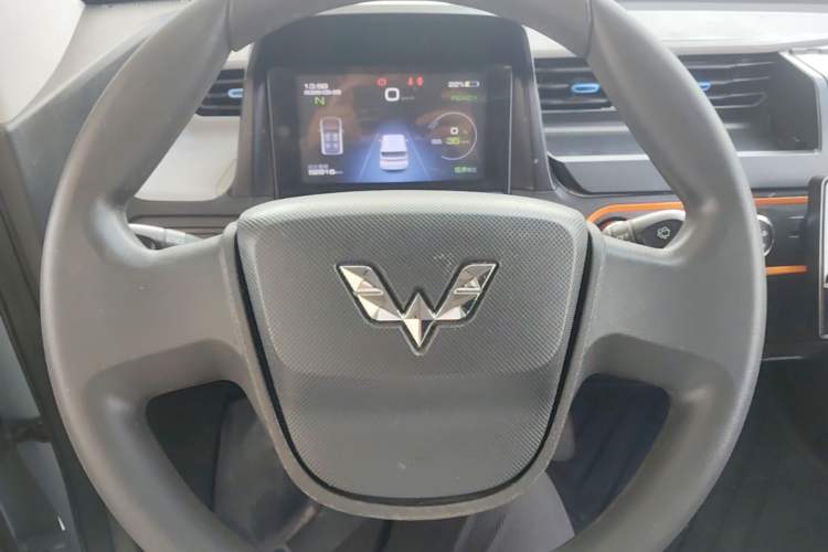 Used Wuling Hongguang MINIEV 2020 Enjoyment Model Lithium Iron Phosphate Steering Wheel