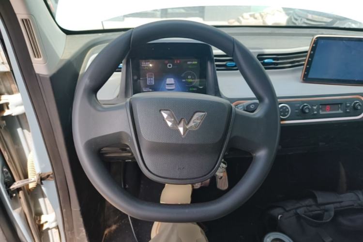 Used Wuling Hongguang MINIEV 2020 Enjoyment Model Lithium Iron Phosphate Steering Wheel