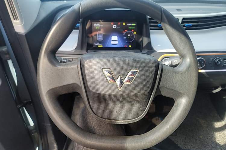 Used Wuling Hongguang MINIEV 2020 Enjoyment Model Lithium Iron Phosphate Steering Wheel