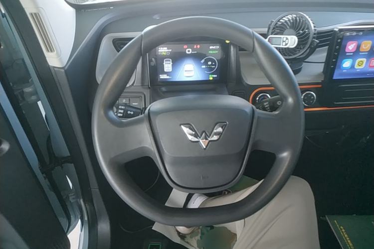 Used Wuling Hongguang MINIEV 2020 Enjoyment Model Lithium Iron Phosphate Steering Wheel