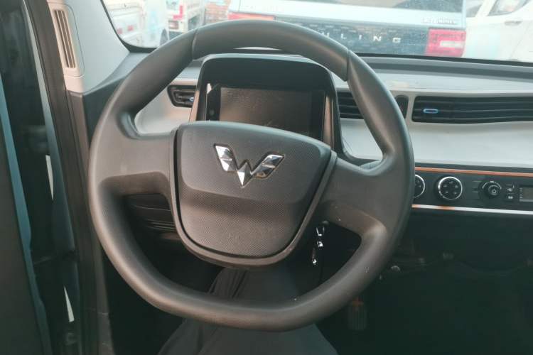 Used Wuling Hongguang MINIEV 2020 Easy Version Lithium-Ion Battery Steering Wheel