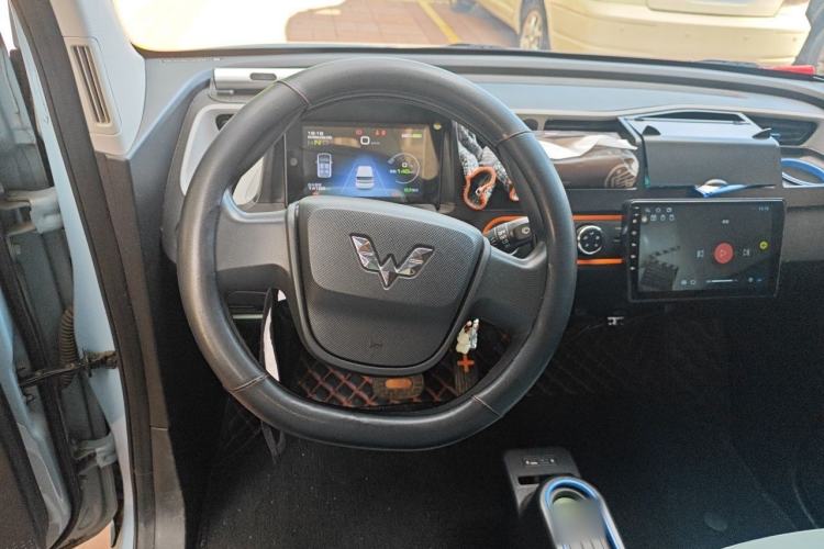 Used Wuling Hongguang MINIEV 2020 Enjoyment Model Lithium Iron Phosphate Steering Wheel