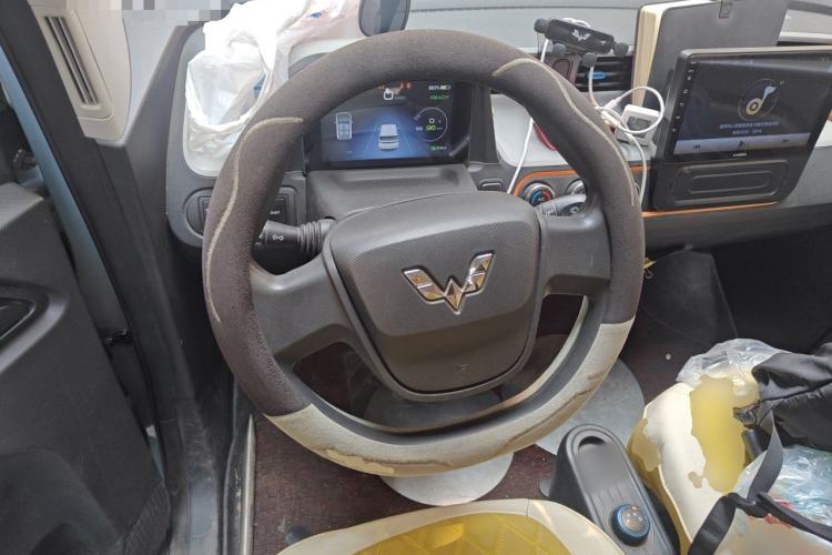 Used Wuling Hongguang MINIEV 2020 Enjoyment Model Lithium Iron Phosphate Steering Wheel