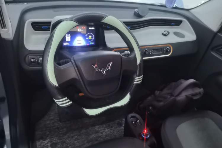 Used Wuling Hongguang MINIEV 2020 Enjoyment Model Lithium Iron Phosphate Steering Wheel