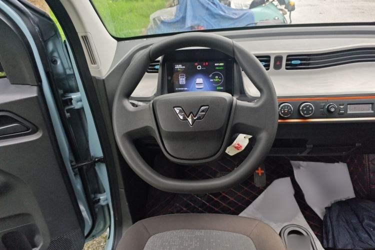 Used Wuling Hongguang MINIEV 2020 Enjoyment Model Lithium Iron Phosphate Steering Wheel