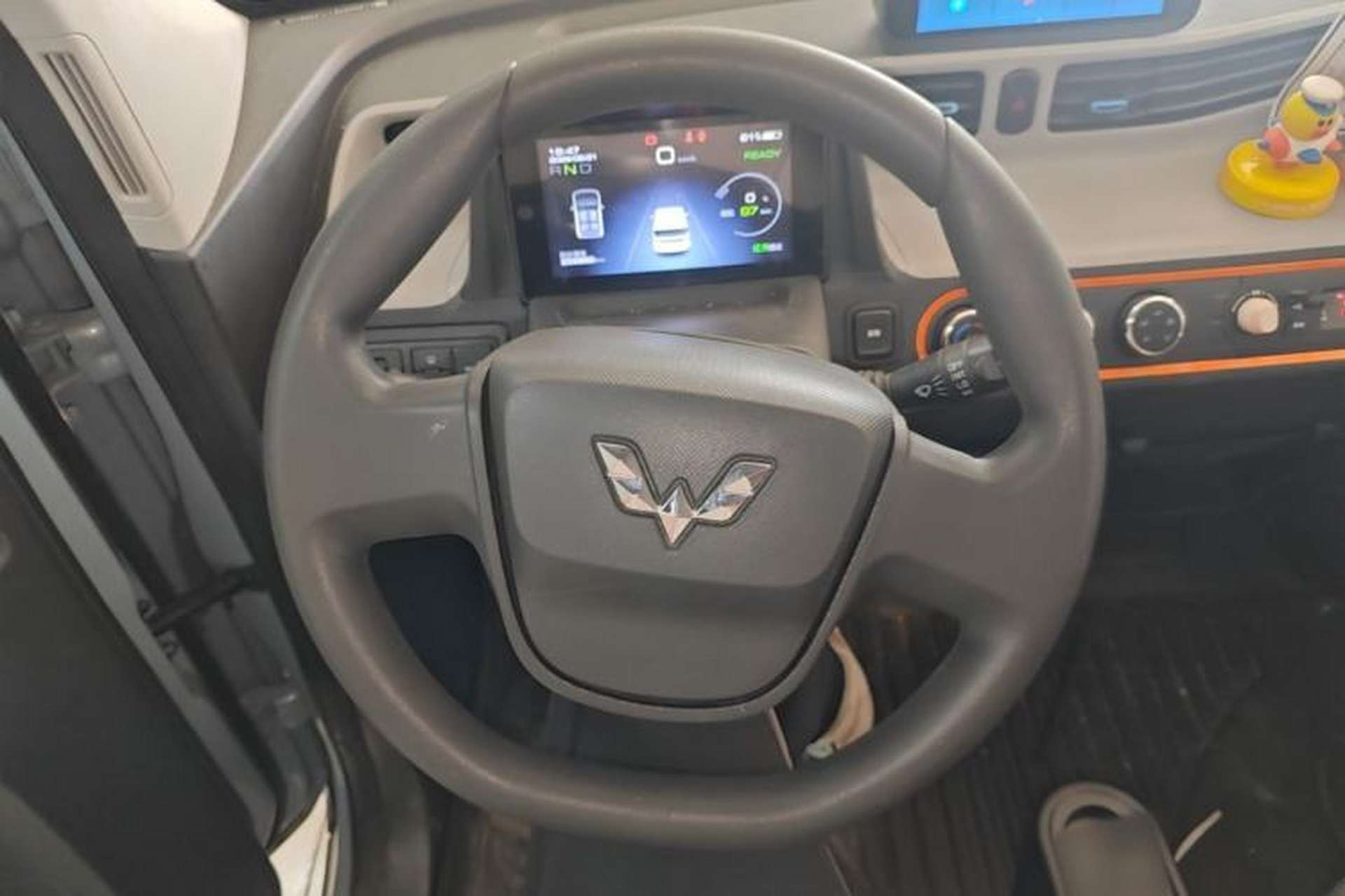 Used Wuling Hongguang MINIEV 2020 Enjoyment Model Lithium Iron Phosphate Steering Wheel