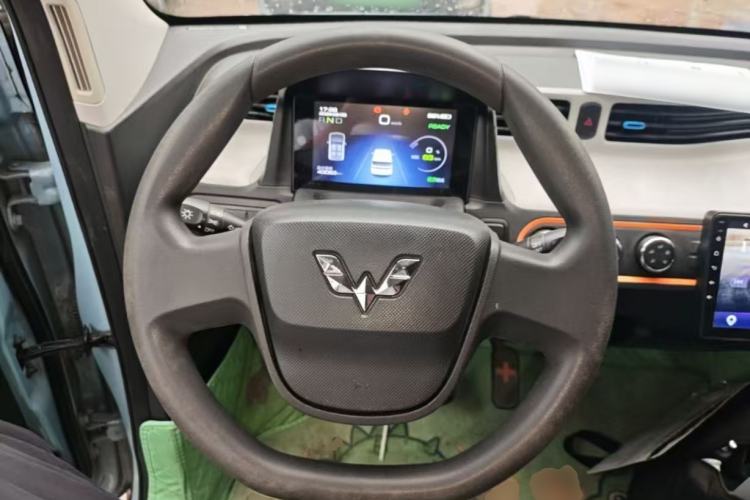 Used Wuling Hongguang MINIEV 2020 Enjoyment Model Lithium Iron Phosphate Steering Wheel