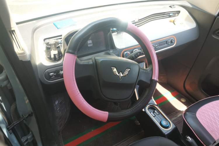 Used Wuling Hongguang MINIEV 2020 Enjoyment Model Lithium Iron Phosphate Steering Wheel