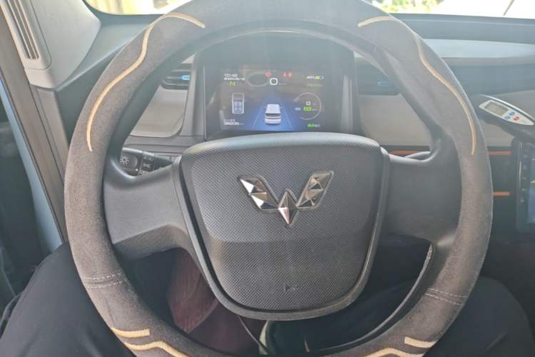 Used Wuling Hongguang MINIEV 2020 Freedom Version Lithium Iron Phosphate Steering Wheel