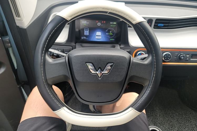 Used Wuling Hongguang MINIEV 2020 Enjoyment Model Lithium Iron Phosphate Steering Wheel