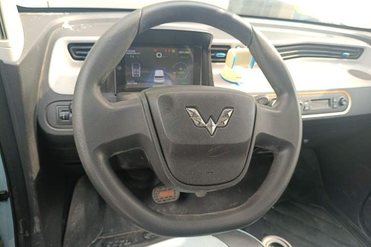 Used Wuling Hongguang MINIEV 2020 Enjoyment Model Lithium Iron Phosphate Steering Wheel
