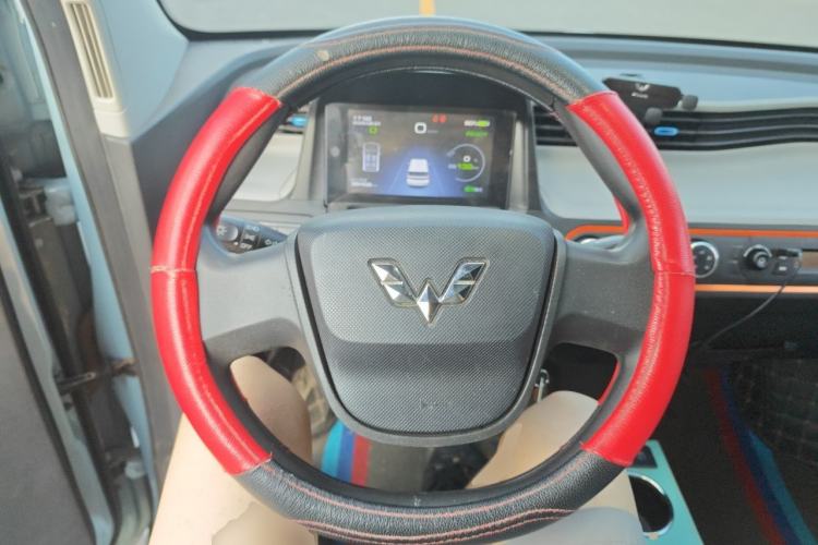 Used Wuling Hongguang MINIEV 2020 Enjoyment Model Lithium Iron Phosphate Steering Wheel
