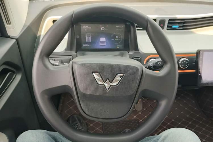 Used Wuling Hongguang MINIEV 2020 Enjoyment Model Lithium Iron Phosphate Steering Wheel