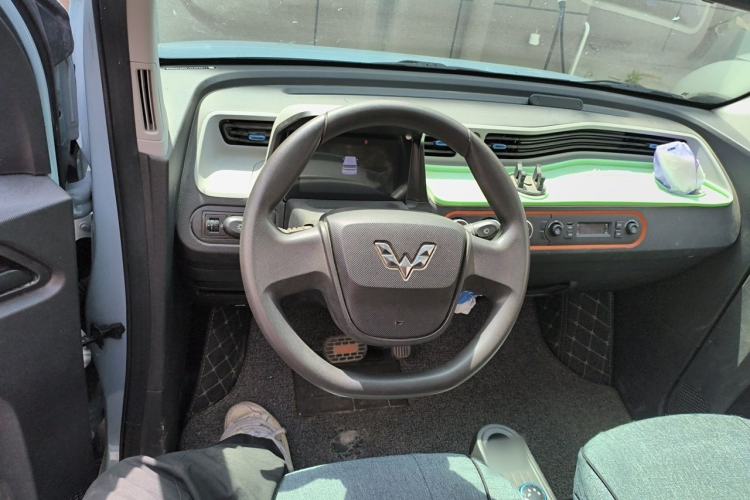 Used Wuling Hongguang MINIEV 2020 Enjoyment Model Lithium Iron Phosphate Steering Wheel