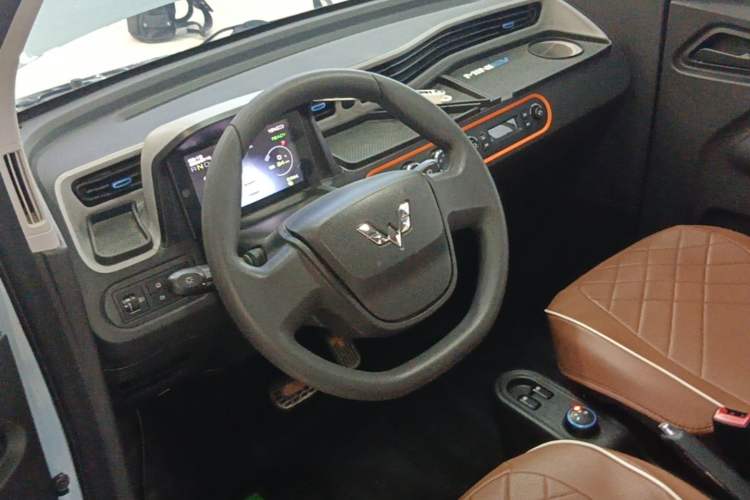 Used Wuling Hongguang MINIEV 2020 Enjoyment Model Lithium Iron Phosphate Steering Wheel