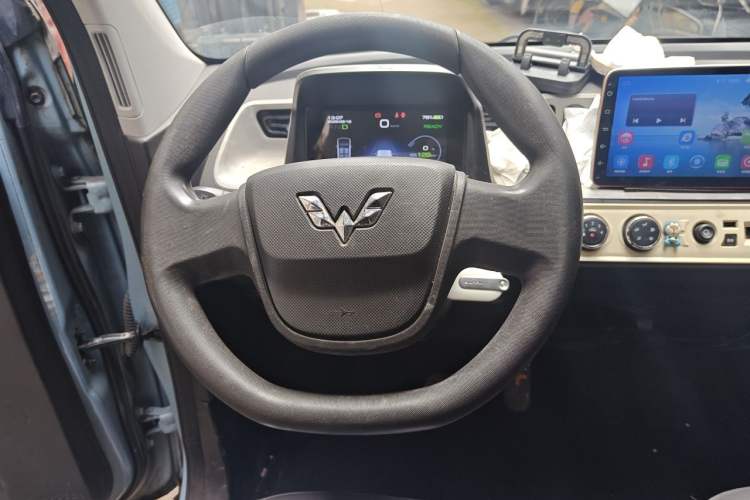 Used Wuling Hongguang MINIEV 2020 Enjoyment Model Lithium Iron Phosphate Steering Wheel