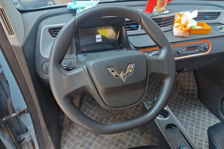Used Wuling Hongguang MINIEV 2020 Enjoyment Model Lithium Iron Phosphate Steering Wheel