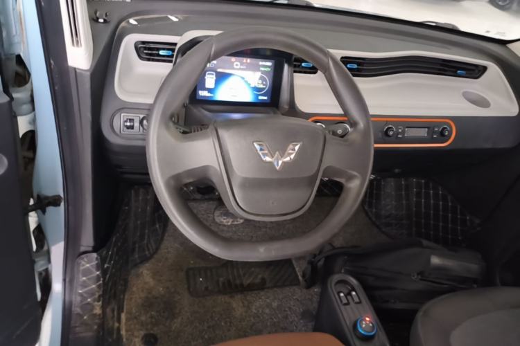 Used Wuling Hongguang MINIEV 2020 Enjoyment Model Lithium Iron Phosphate Steering Wheel