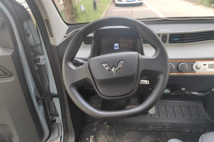 Used Wuling Hongguang MINIEV 2020 Enjoyment Model Lithium Iron Phosphate Steering Wheel