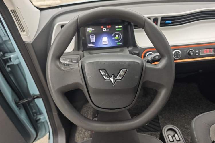 Used Wuling Hongguang MINIEV 2020 Enjoyment Model Lithium Iron Phosphate Steering Wheel