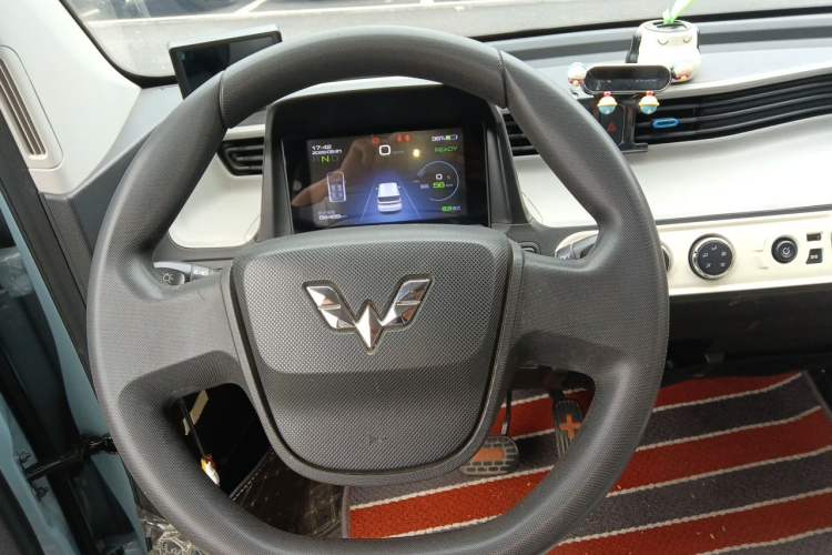 Used Wuling Hongguang MINIEV 2020 Enjoyment Model Lithium Iron Phosphate Steering Wheel