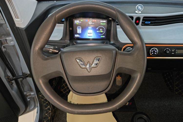 Used Wuling Hongguang MINIEV 2020 Enjoyment Model Lithium Iron Phosphate Steering Wheel