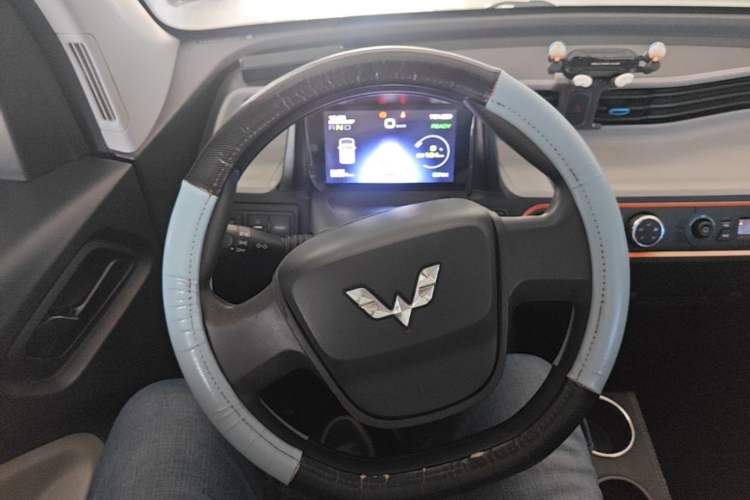Used Wuling Hongguang MINIEV 2020 Enjoyment Model Lithium Iron Phosphate Steering Wheel