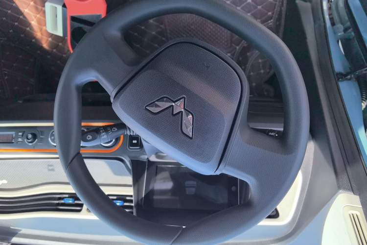 Used Wuling Hongguang MINIEV 2020 Zizai Version Lithium-NMC Steering Wheel