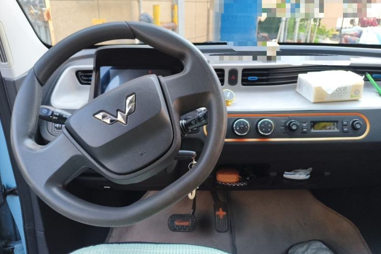 Used Wuling Hongguang MINIEV 2020 Enjoyment Model Lithium Iron Phosphate Steering Wheel