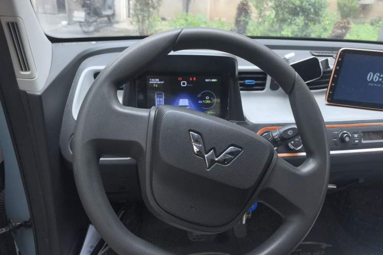 Used Wuling Hongguang MINIEV 2020 Enjoyment Model Lithium Iron Phosphate Steering Wheel