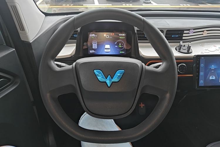 Used Wuling Hongguang MINIEV 2020 Enjoyment Model Lithium Iron Phosphate Steering Wheel