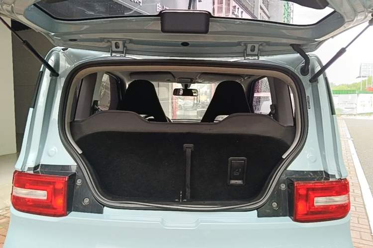 Used Wuling Hongguang MINIEV 2020 Zizai Version Lithium-NMC Trunk