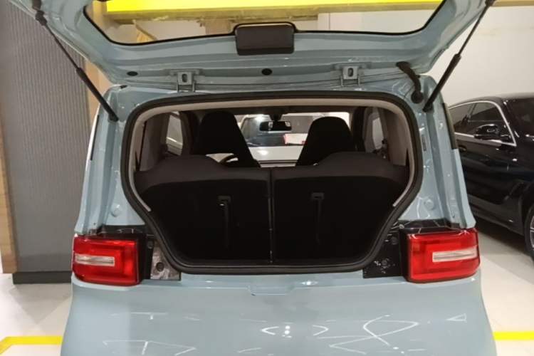 Used Wuling Hongguang MINIEV 2020 Zizai Version Lithium-NMC Trunk