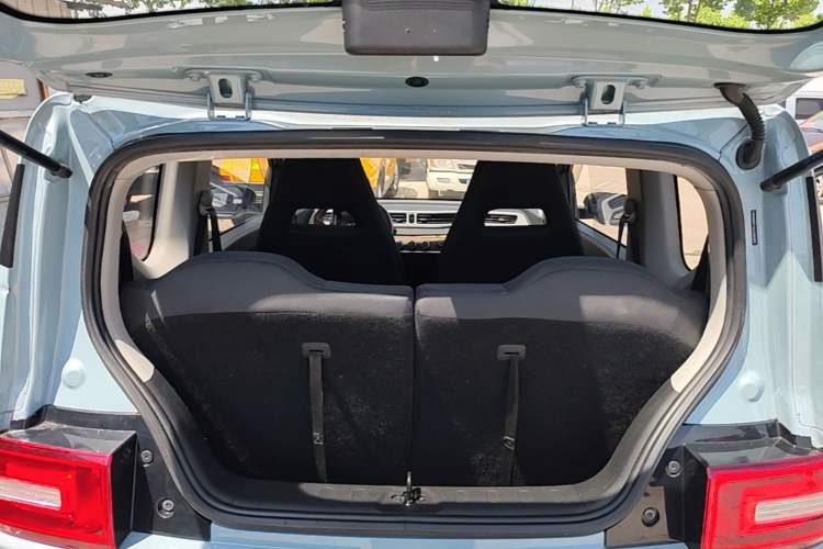Used Wuling Hongguang MINIEV 2020 Zizai Version Lithium-NMC Trunk