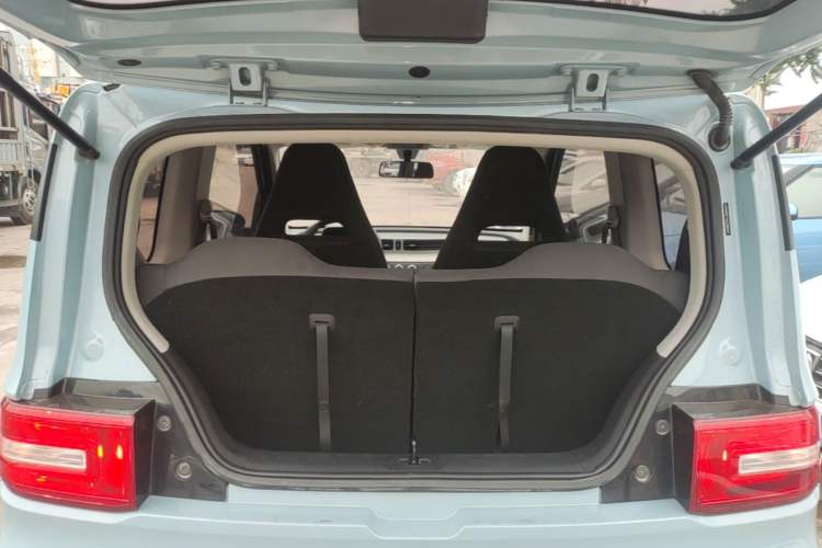 Used Wuling Hongguang MINIEV 2020 Zizai Version Lithium-NMC Trunk