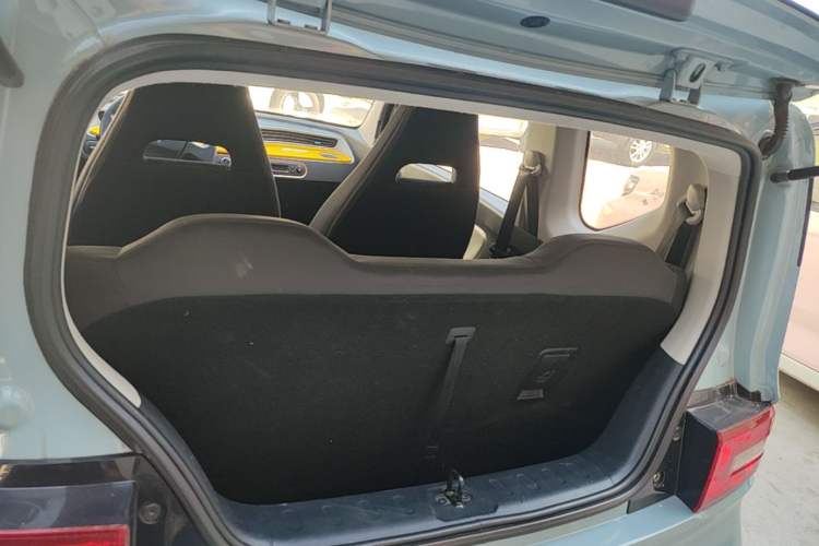 Used Wuling Hongguang MINIEV 2020 Zizai Version Lithium-NMC Trunk