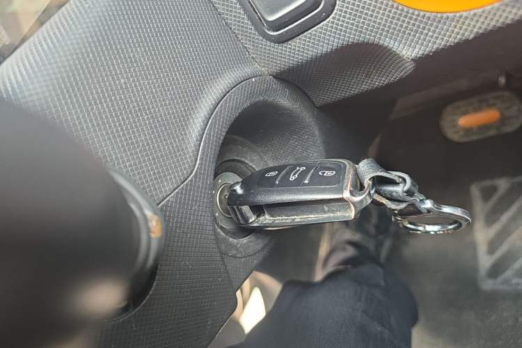 Used Wuling Hongguang MINIEV 2020 Enjoyment Model Lithium Iron Phosphate Vehicle Key