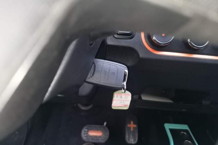 Used Wuling Hongguang MINIEV 2020 Enjoyment Model Lithium Iron Phosphate Vehicle Key