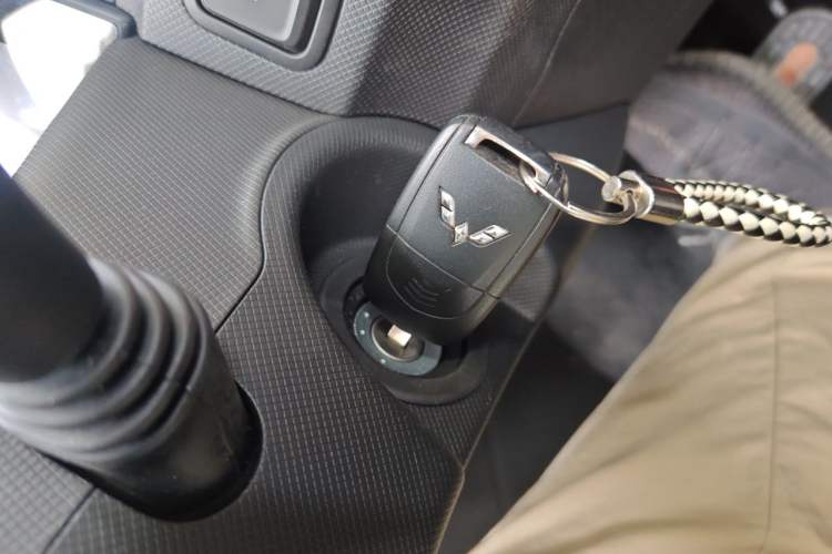 Used Wuling Hongguang MINIEV 2020 Enjoyment Model Lithium Iron Phosphate Vehicle Key