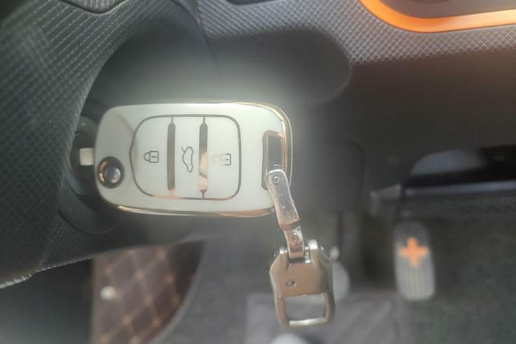 Used Wuling Hongguang MINIEV 2020 Enjoyment Model Lithium Iron Phosphate Vehicle Key