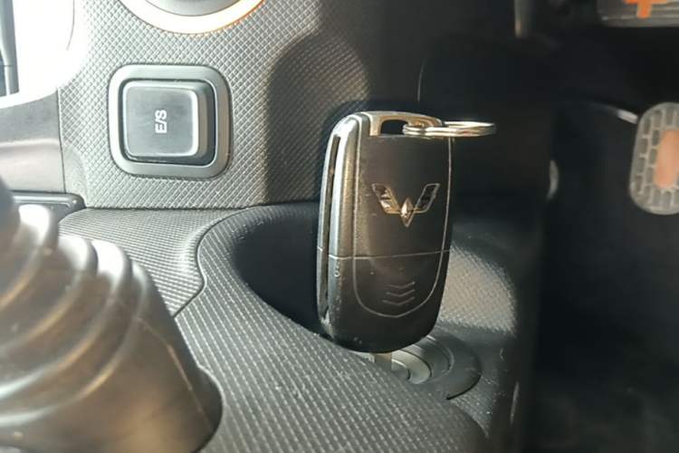 Used Wuling Hongguang MINIEV 2020 Enjoyment Model Lithium Iron Phosphate Vehicle Key