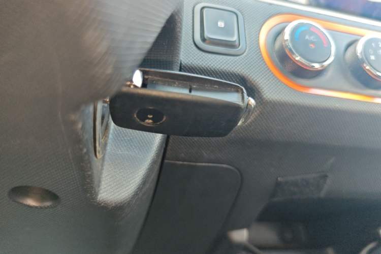 Used Wuling Hongguang MINIEV 2020 Enjoyment Model Lithium Iron Phosphate Vehicle Key