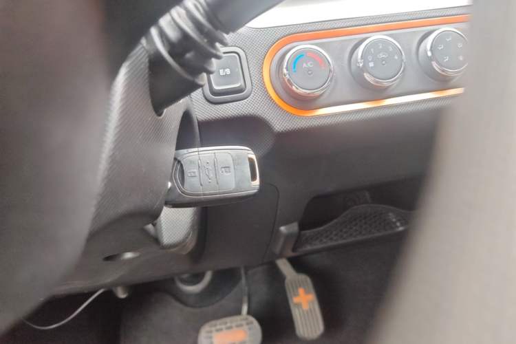 Used Wuling Hongguang MINIEV 2020 Enjoyment Model Lithium Iron Phosphate Vehicle Key