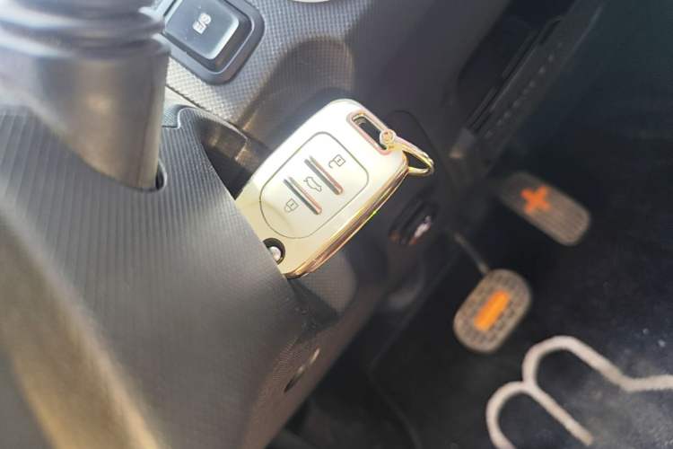 Used Wuling Hongguang MINIEV 2020 Enjoyment Model Lithium Iron Phosphate Vehicle Key